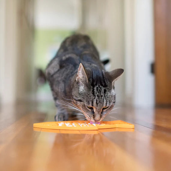 LickiMat Cat Classic Felix Orange