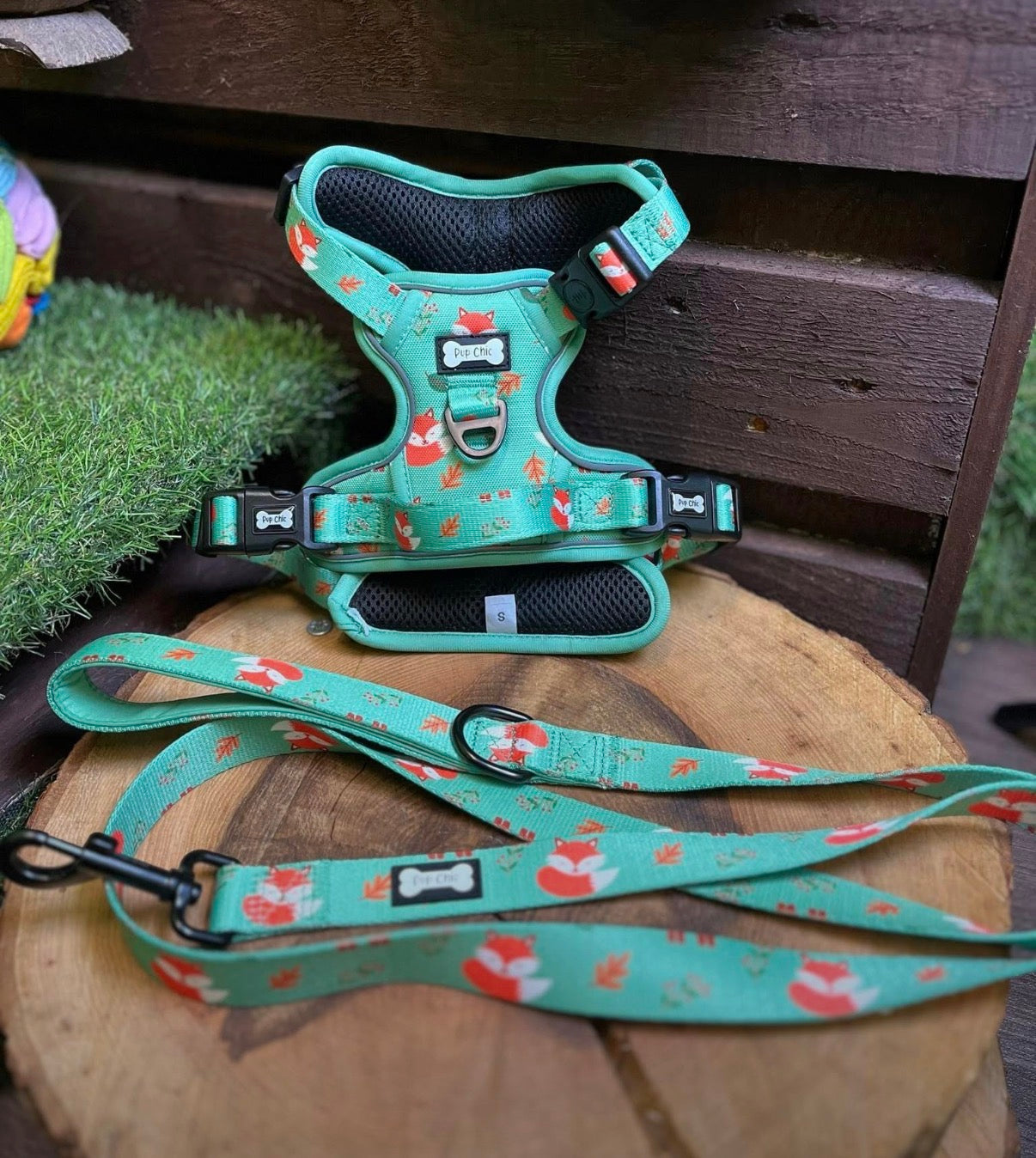 Inquisitive Fox No Pull Tactical Dog Harness – Green Fox Print